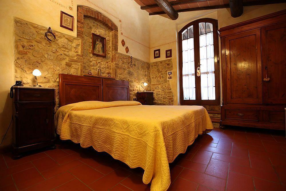 Agriturismo Casanova Di Pescille San Gimignano Bagian luar foto